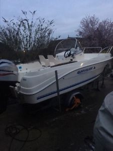 quicksilver 525 boat with mariner 100hp and trailer ...little use from new 2011