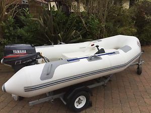 AVON 310 INFLATABLE RIB WITH YAMAHA 25 HP 2 STROKE ENGINE