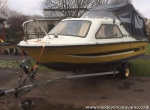 Oldenburg 17" Boat Cabin Cruiser, Sports, Fishing, Great fun for the Summer....