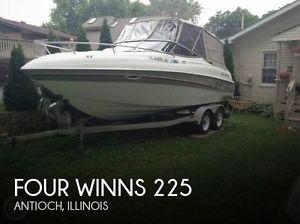 1999 Four Winns 225