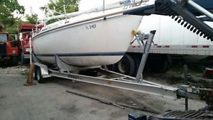 1986 Catalina 25 sailboat with 2007 Rocket aluminum trailer