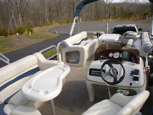 2010 Sun Tracker Party Pontoon