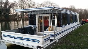 US Built Cruising Houseboat on Residential Mooring in Windsor