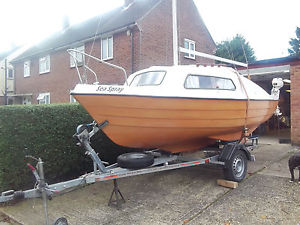 Mini Motor Sailer - 17ft Pocket Cruiser on Good Braked Road Trailer