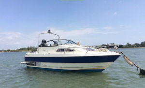 cabin cruiser Sealine attach 195