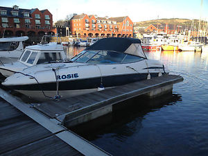 MAXUM 2300 POWER BOAT 5.0L MPI WITH TRAILER LOW HOURS LOST OF EXTRAS