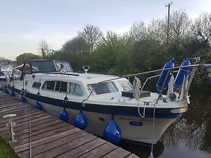 River Cabin Cruiser Boat RLM 31 Bahama