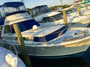 38' Chris Craft Commander , diesel powered , flybridge