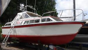 Seamaster 30 Power Boat Cruiser Twin Ford 6 cyl diesels