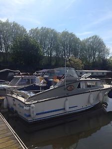 River Boat /cabin cruiser Cleopatra 23 foot Leicester GREAT CONDITION!!!!!