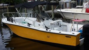 1978 21 ft Mako Center Console Fishing Boat