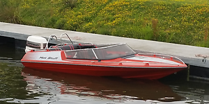 Broom Aquarius speed boat & 150HP Outboard & Trailer