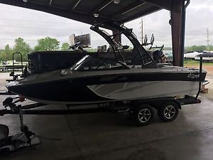 New 2016 Tige R20 Wakeboard & Surf, Full Warranty! CLEARANCE