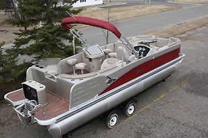 2016 Tahoe/ Grand Island 25 cascade entertainer burgundy woodgrain floor