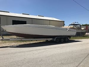 34' Sutphen Offshore Race Boat Hull. !! Cheap project !!