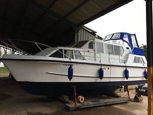 Alpha 29 Dual Steer 4/5 birth River Boat