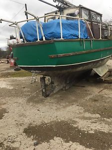 Fantastic Original 30ft Colvic Boat  with BMC  1.8 Engine, Huth gearbox