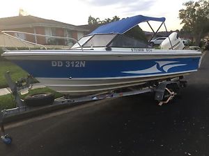 Fibreglass runaboat boat cruise craft stinger 506 140hp Johnson/suzuki 4 stroke