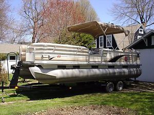 2001 Tracker Marine Sun Tracker Regency 25 ft i/o