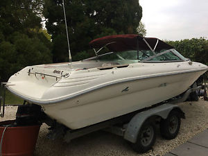 Power Boat Sea Ray 200