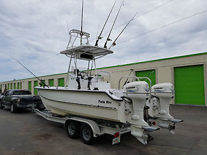 22FT Twin Vee Catamaran w/ Twin 115HP Evinrude EXPORT