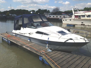 Beautiful Sealine Sports Cruiser 19/20 Foot