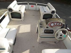 1999 SunTracker Party Boat 21' Signature Series