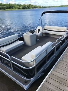 2017 20 ft Pontoon boat with trailer and 40 hp mercury 4 stroke rigged